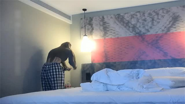 [超辣长腿御姐 175cm逆天身高极致诱惑 高挑美腿黑丝踩玩让你欲罢不能]